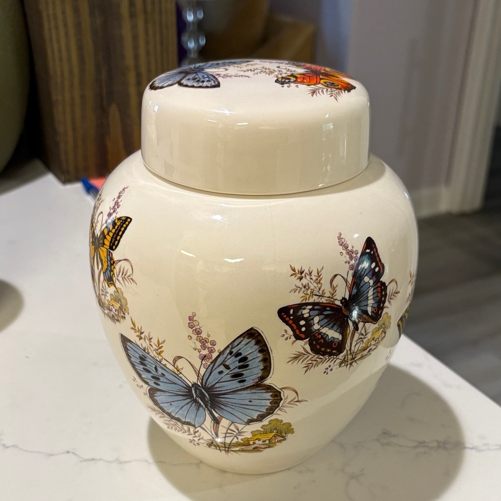 Butterfly Ceramic Jar - Picture 1 of 8